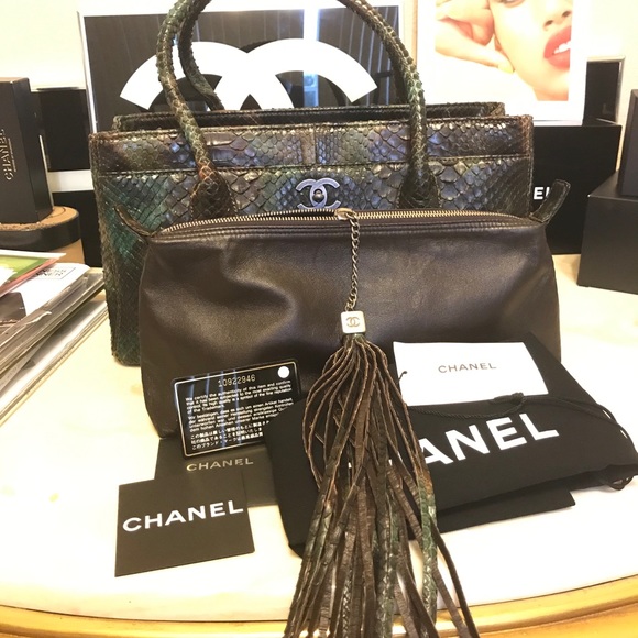 ❤️keeping❤️ CHANEL PYTHON TOTE NEW brown green python tassel beautiful ❤️ - Picture 5 of 16